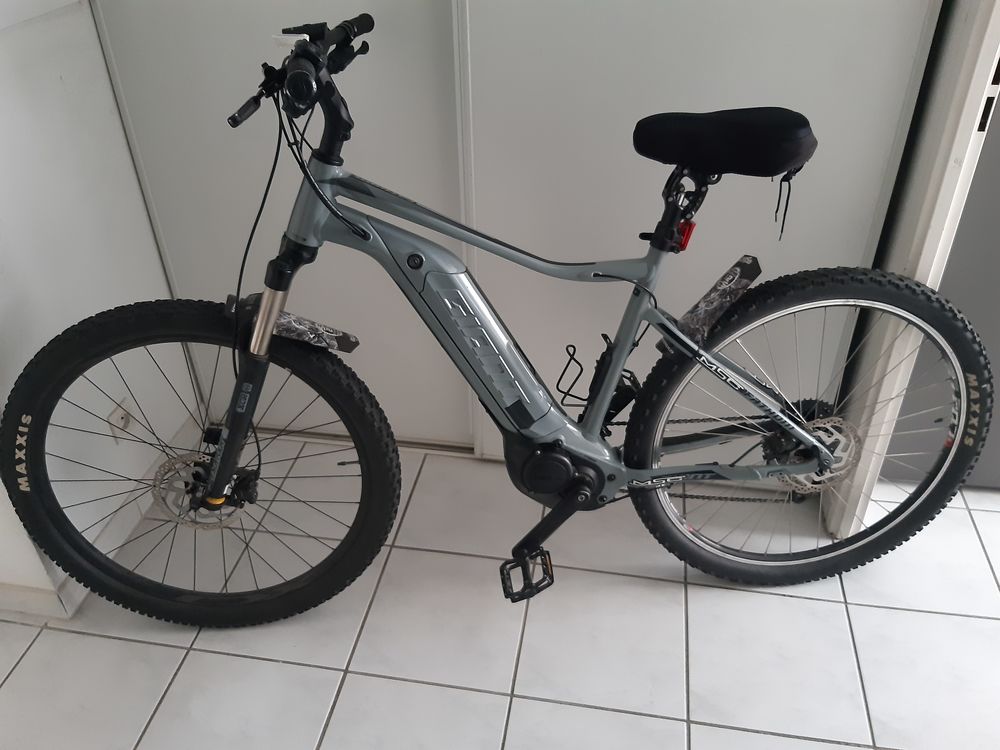 VTT &eacute;lectrique / VTTAE GIANT FATHOM E+ 
Vélos