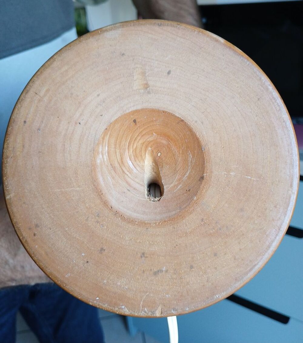LAMPE SUR PIED FORME QUILLE EN BOIS AVEC ABAT-JOUR Décoration