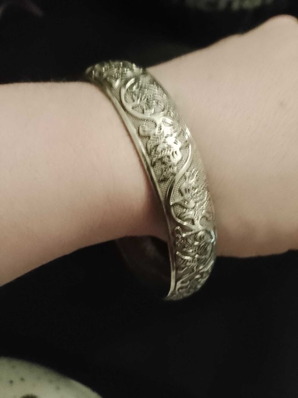 bracelet en m&eacute;tal argent&eacute;. Bijoux et montres