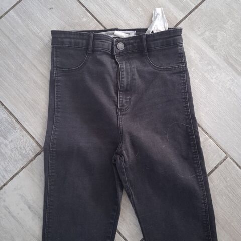 Jean noir marque Zara taille 38 76% coton 20 % polyester 4 % Saint-Rambert-d'Albon (26)