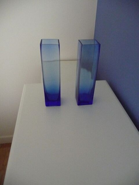 2 vases carr�s verre souffl� bleu - Neufs 12 Celles-sur-Belle (79)