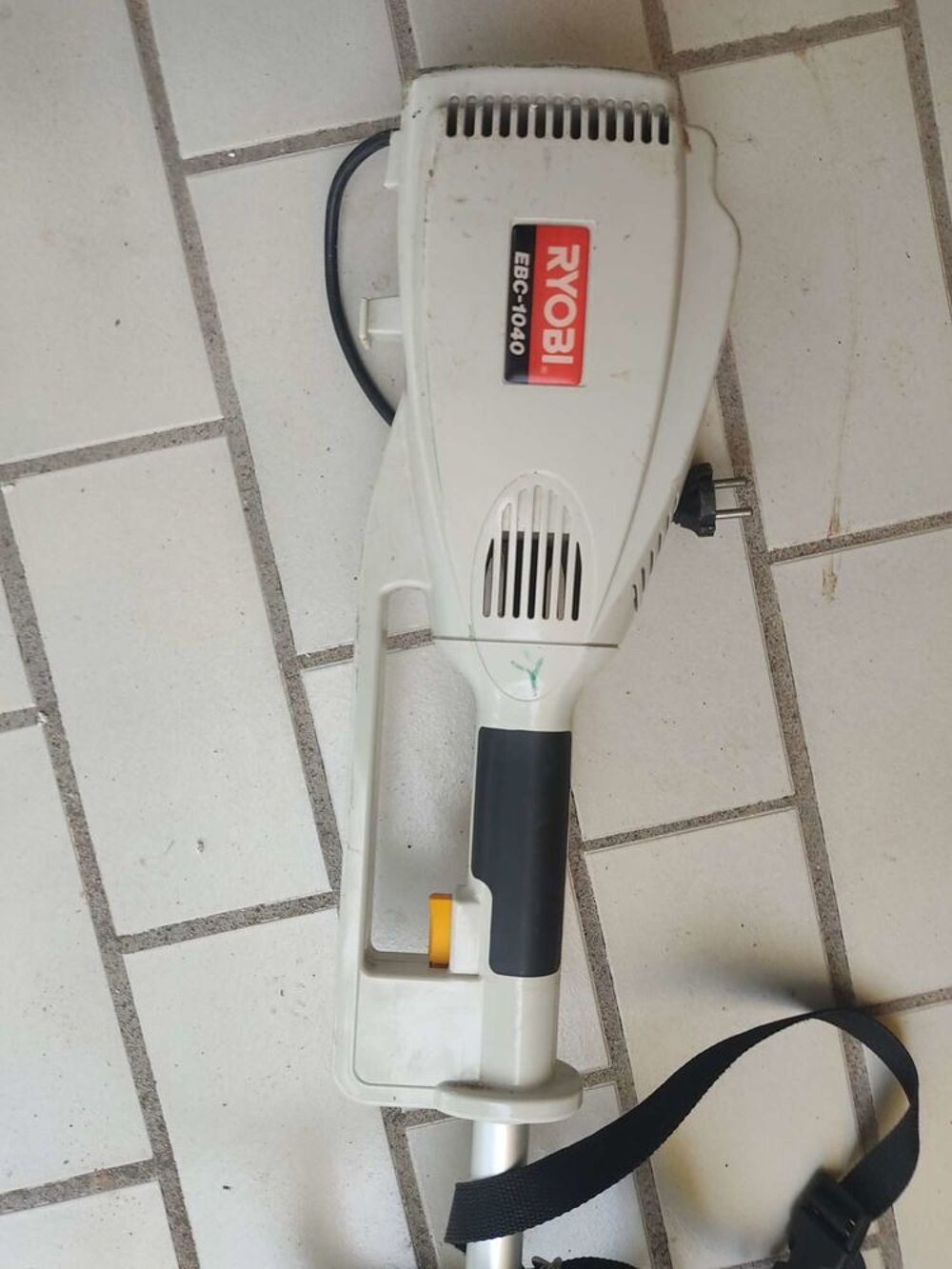 DEBROUSAILLEUR RYOBI ELECTIQUE Jardin