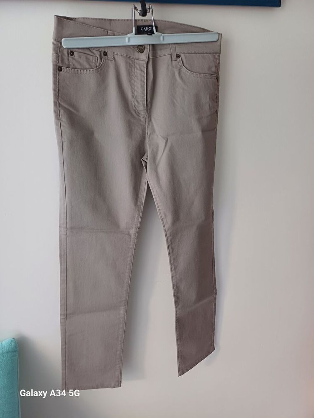 Pantalon beige marque Caroll Vêtements