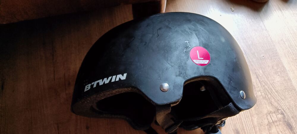 Casque roller ou v&eacute;lo taille L Bon &eacute;tat Sports