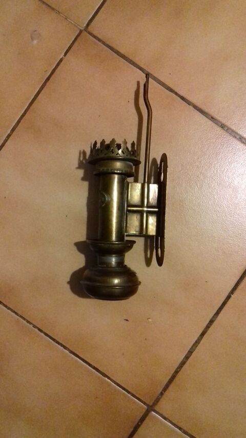 Corps d'Applique de Lanterne de wagon,en laiton,du 19i�me  130 Sept�mes-les-Vallons (13)