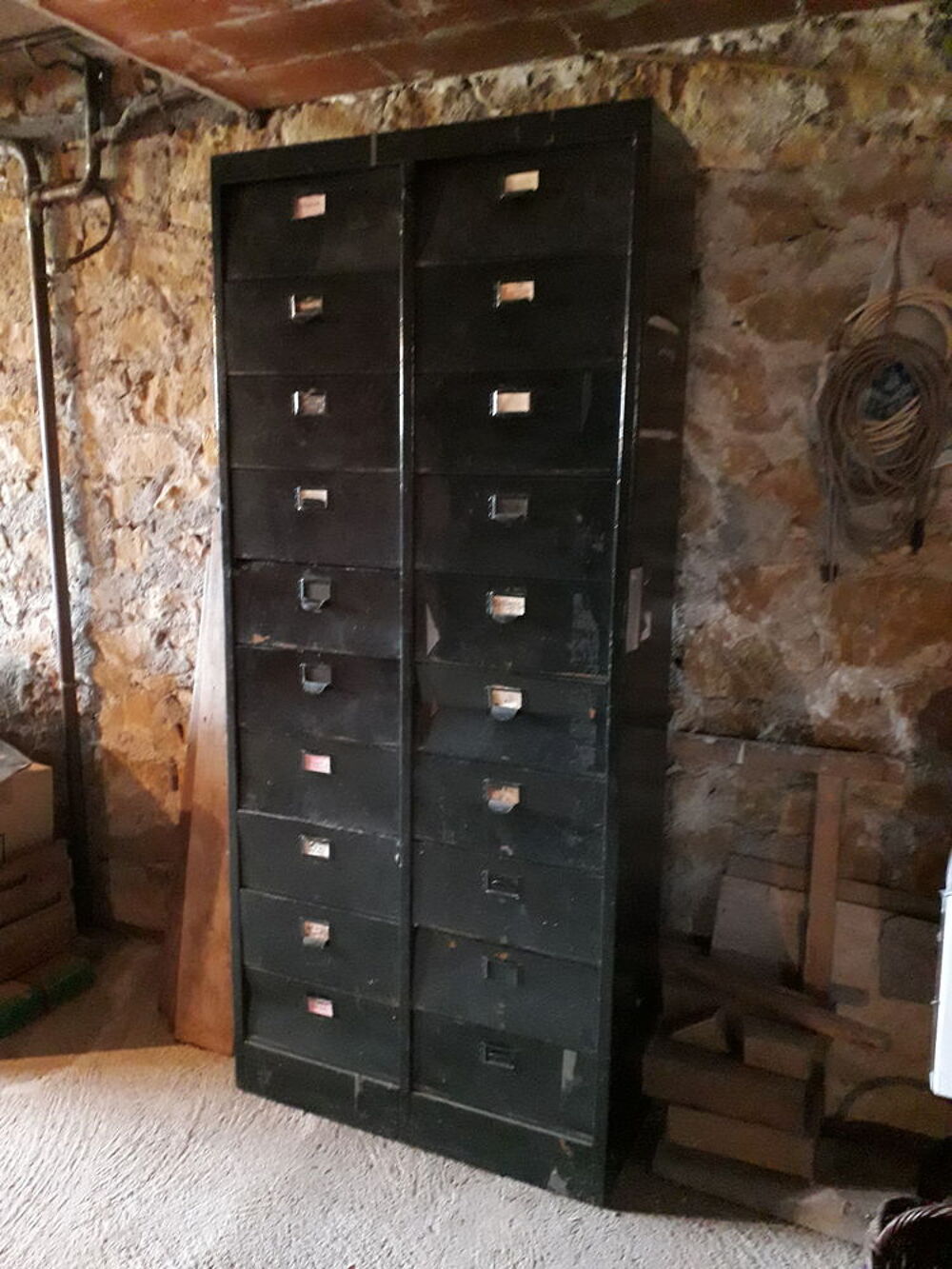 Armoire m&eacute;tallique
&agrave; restaurer 
Tr&egrave;s tendance
Meubles