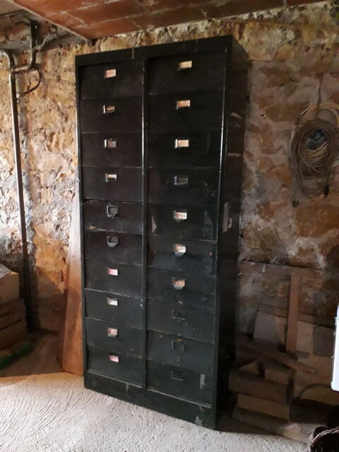 Armoire m�tallique
� restaurer 
Tr�s tendance
100 Brive-la-Gaillarde (19)