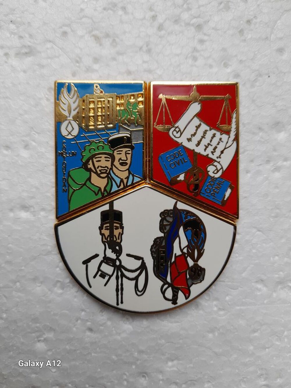 divers pin's de la Gendarmerie.... 