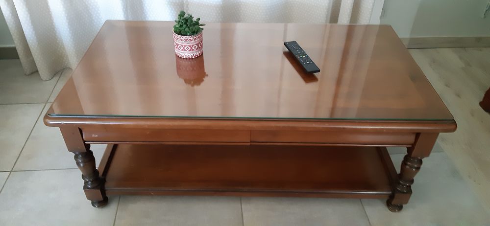 table.de.salon..,,,12O..long..65larg..47..h. Meubles