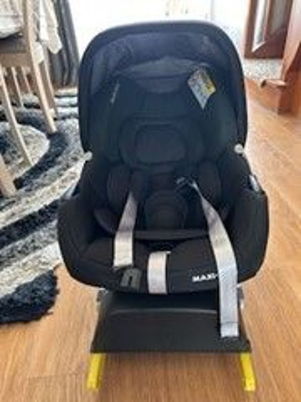 Si&egrave;ge auto b&eacute;b&eacute; noir avec base CABRIOFIX I SIZE jusqu'&agrave; 12 K Puériculture