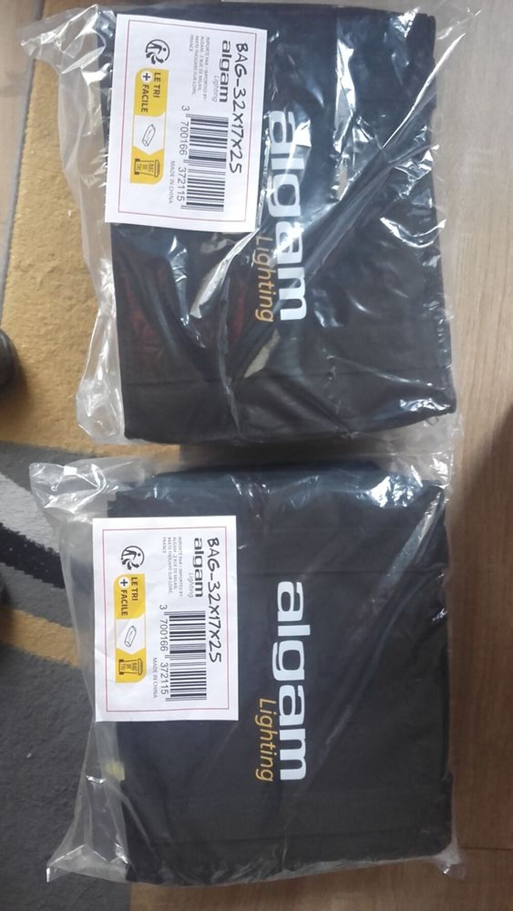 2*Machines &agrave; Etincelles " Mac Spark 300"+ 2 Poudres+ 2 Houss Instruments de musique