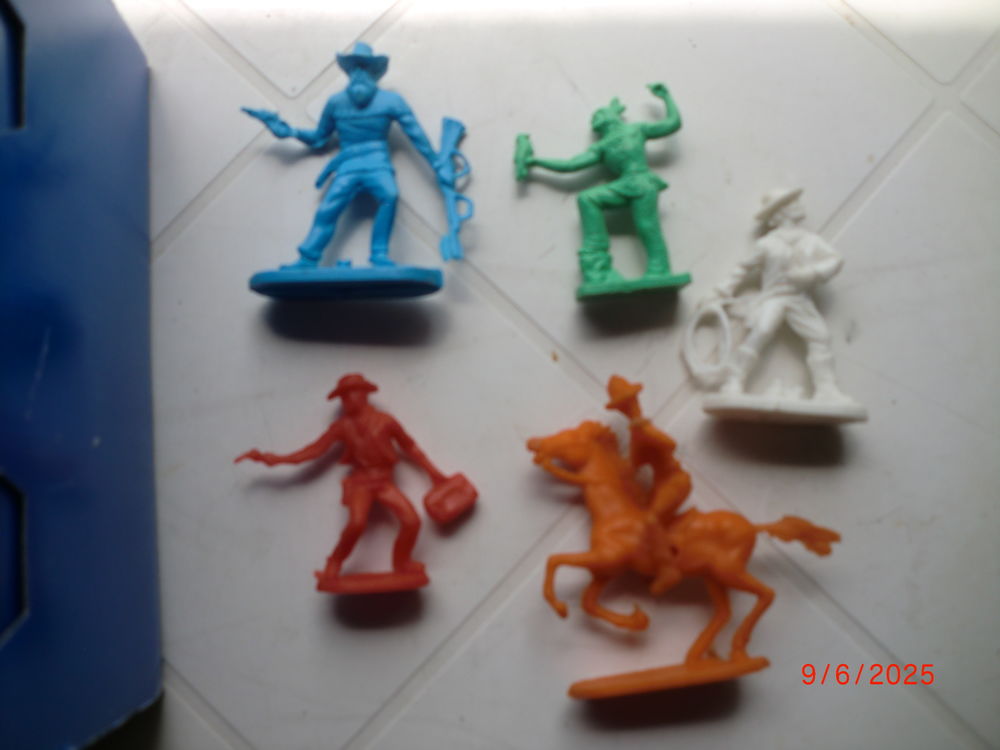 Indiens et cowboys en plastique Jeux / jouets