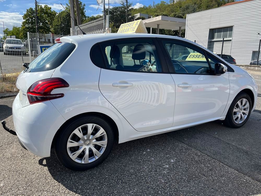 208 1.2 VTI / 82CV 2016 occasion 42700 Firminy