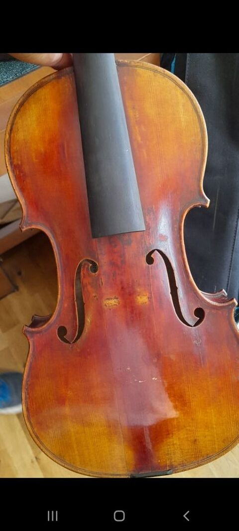collectionneur recherche instrument de musique ancien à restaurer ou en bon état Violon violoncelle Archet Alto Saxophone clarinette flûte traversière trempette Trombone Alto Contrebasse Guitare ancienne  si vous avez ce genre d'instrument n'hésitez pas à Saint-Étienne-du-Rouvray (76)