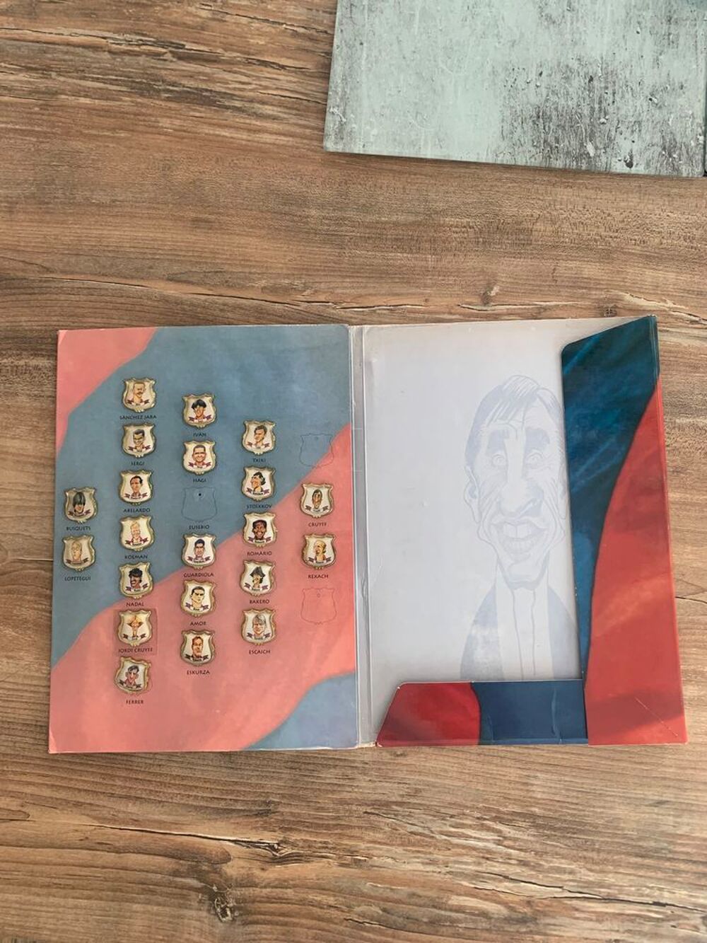 Plaquette de 21 Pin's Caricatures du bar&ccedil;a 