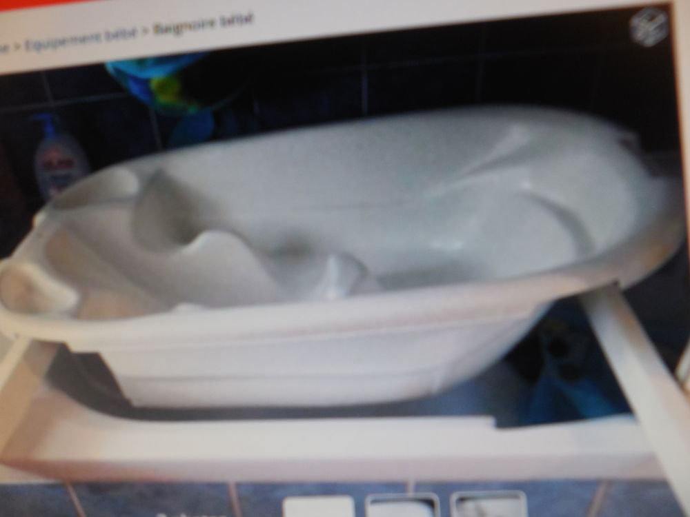 baignoire b&eacute;b&eacute; avec support ajustable Puériculture