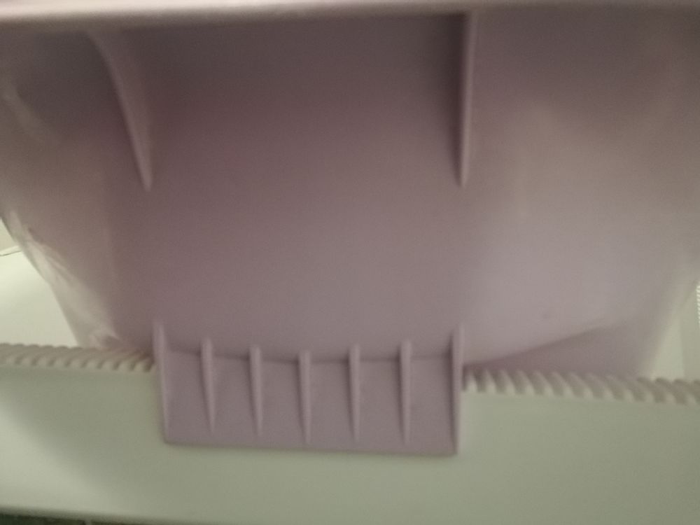 Baignoire BB ergonomique rose/lilas avec ses 2 supports Pu�riculture