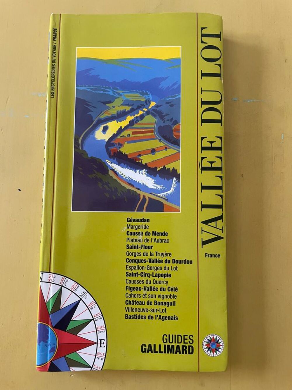 Livre Guide VALLEE DU LOT ed Gallimard _ Comme neuf Livres et BD