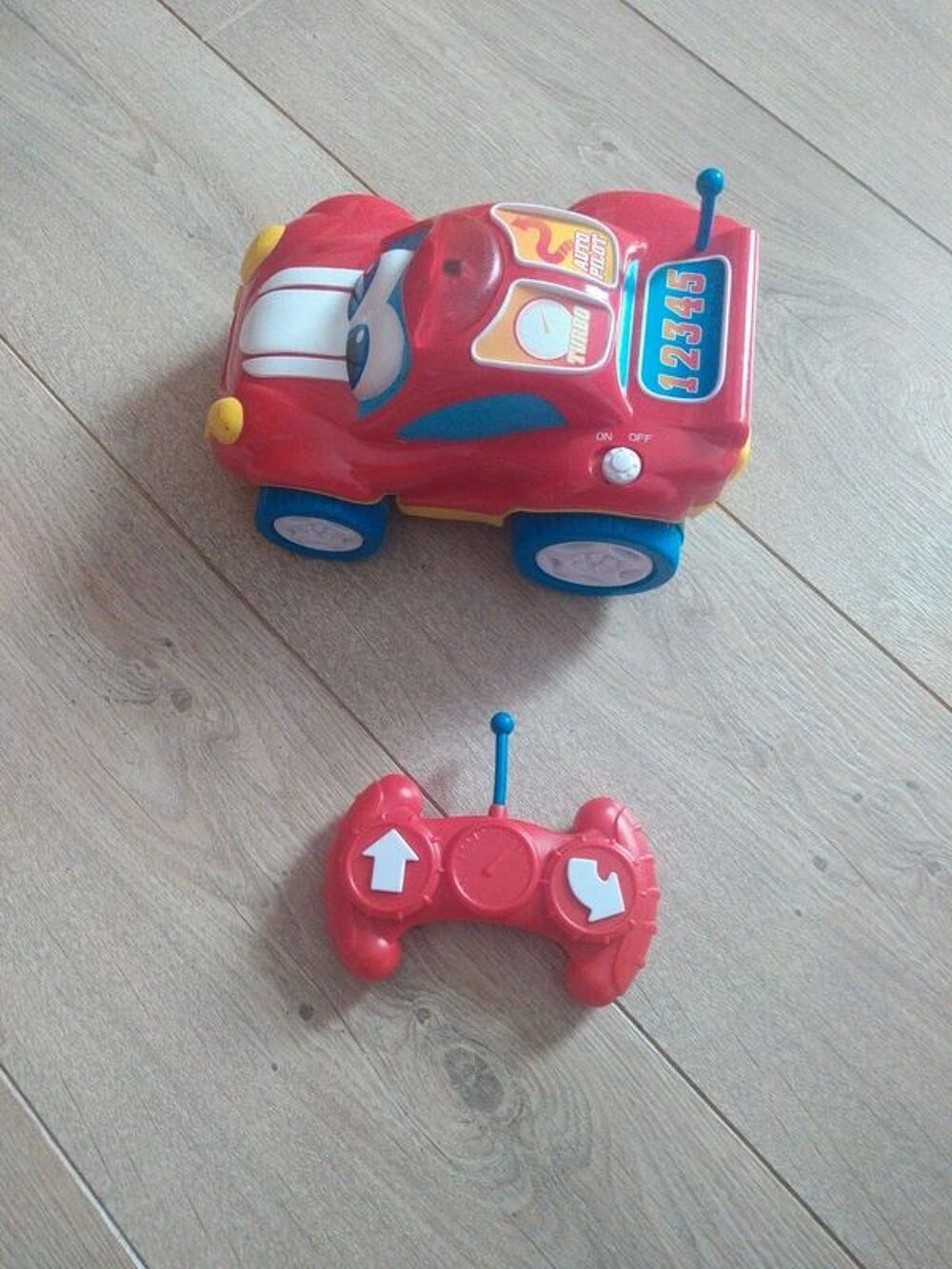voiture t&eacute;l&eacute;command&eacute; "cars" Jeux / jouets