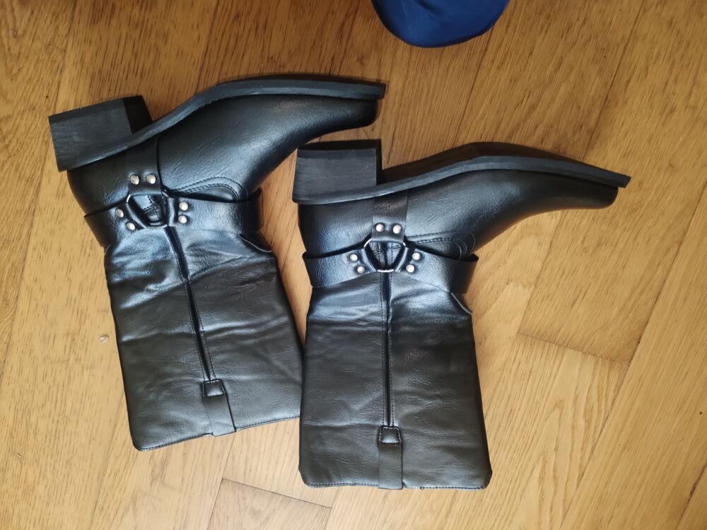 BOTTES EN SIMILI CUIR TAILLE 41 (NEUVES) Chaussures