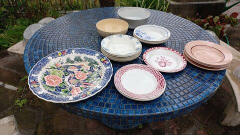 LOT ASSIETTES ET PLATS 50 Culoz (01)