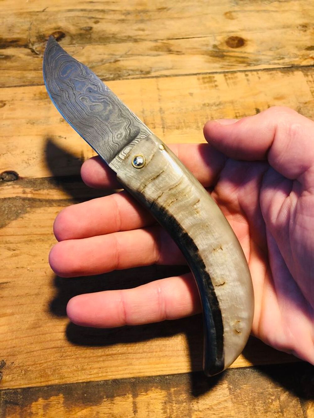 Couteau de poche Corse pliant artisanal de berger collection corne b&eacute;lier damas 