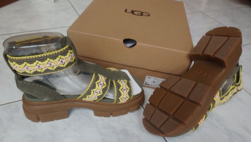 UGG sandales Taille 39 neuves 159 € Chaussures