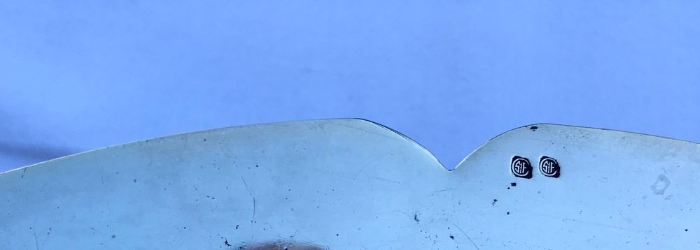 Coupe ancienne estampill&eacute;e, 2 poin&ccedil;ons ; Argenterie Cuisine