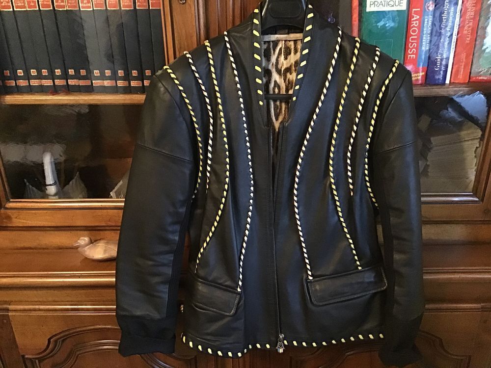 veste en cuir femme.
Vêtements