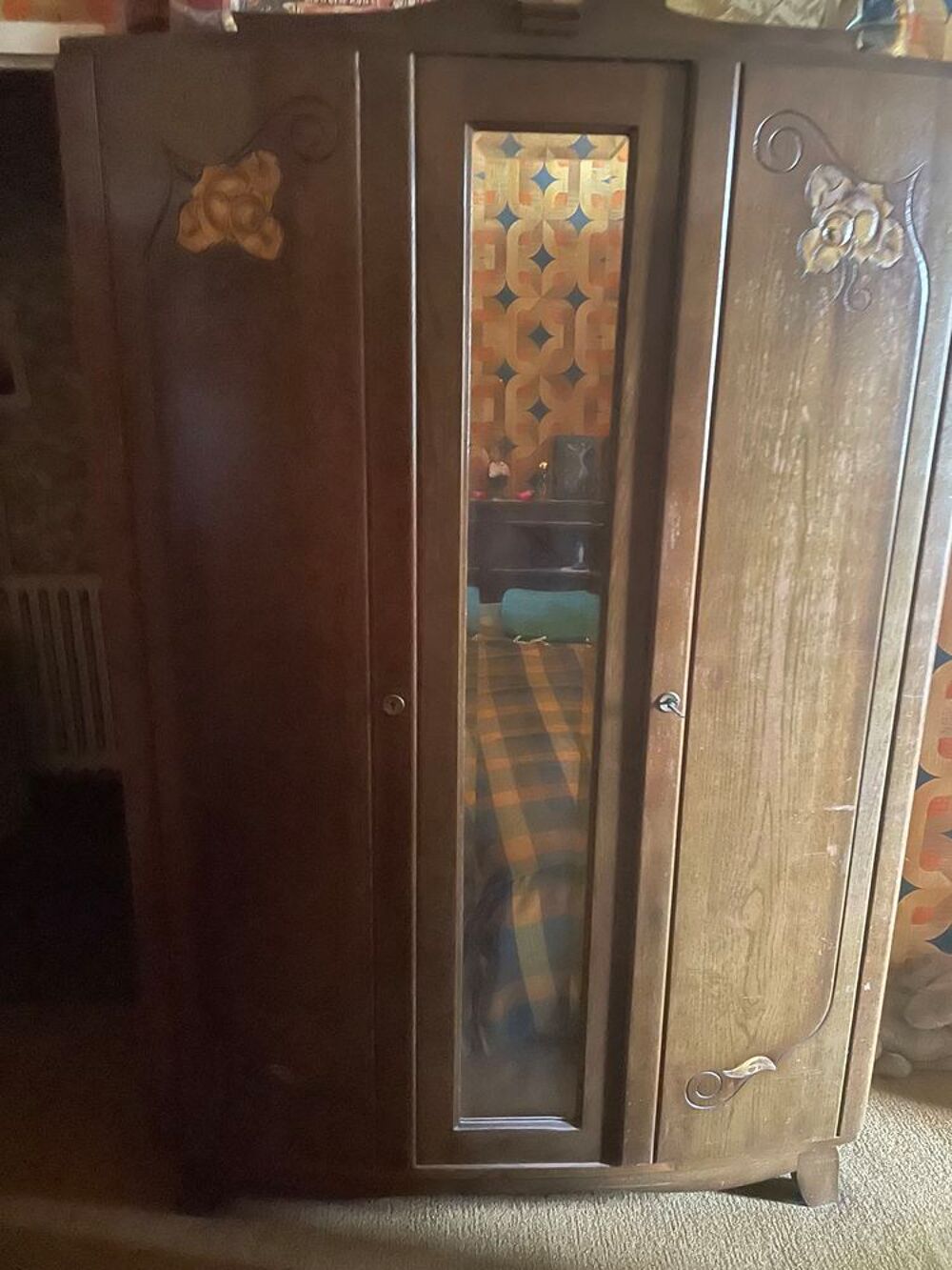 Armoire d&eacute;mont&eacute;e Meubles