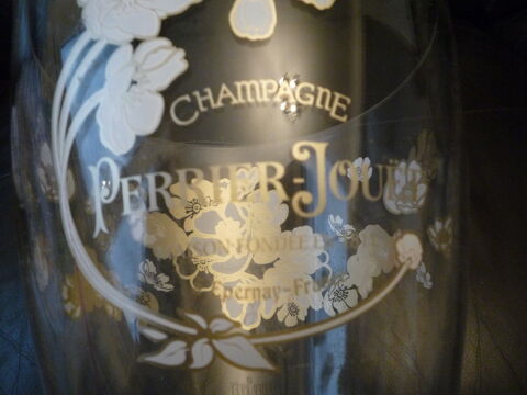 Seau a Champagne de la Marque PERRIER JOUET 21 Villers-l�s-Nancy (54)
