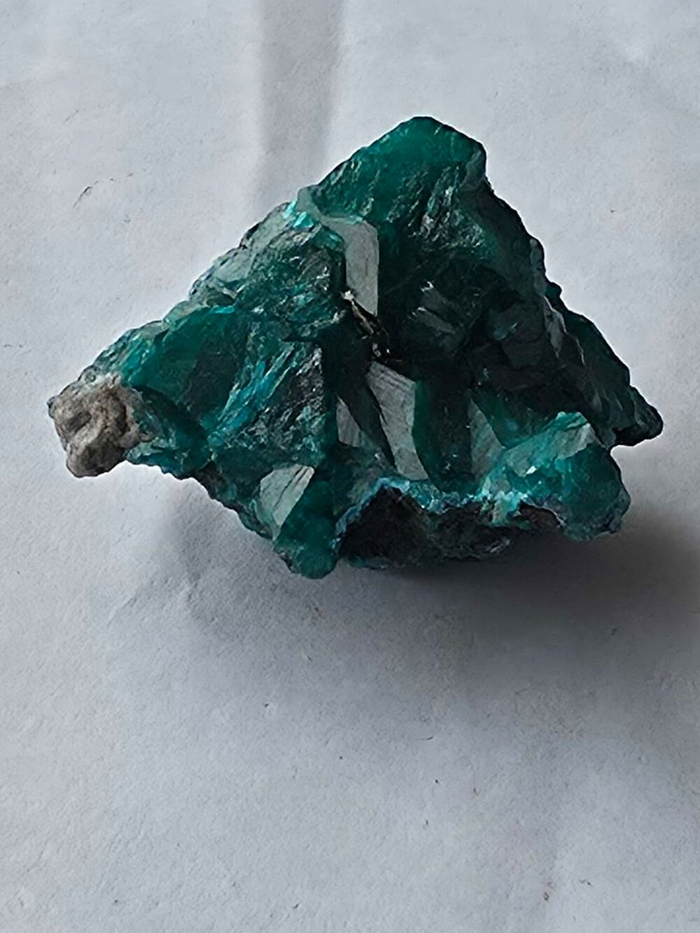 Superbe Dioptase Cristallis&eacute;e-Vert Emeraude Brut 