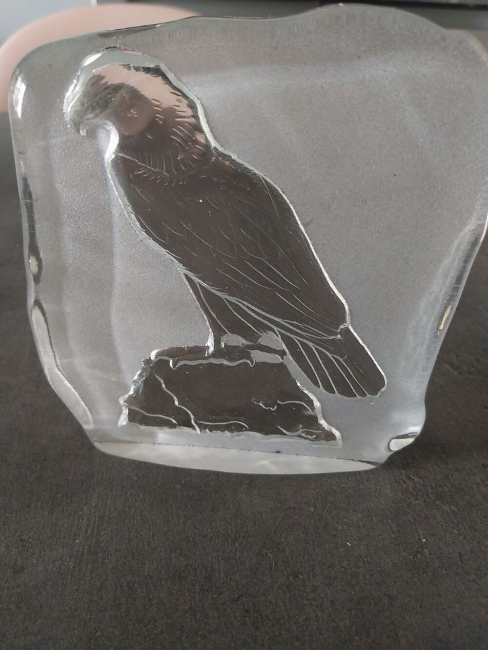 Presse-papier Aigle une image en verre vintage ann&eacute;es 80 Décoration