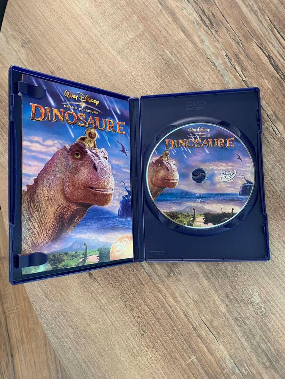 DVD Walt Disney " Dinosaure " DVD et blu-ray
