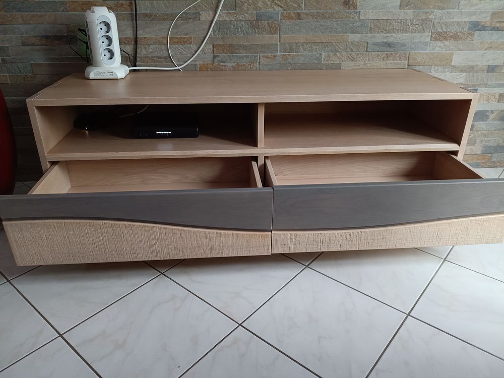 meuble TV en ch&ecirc;ne massif et table basse Meubles