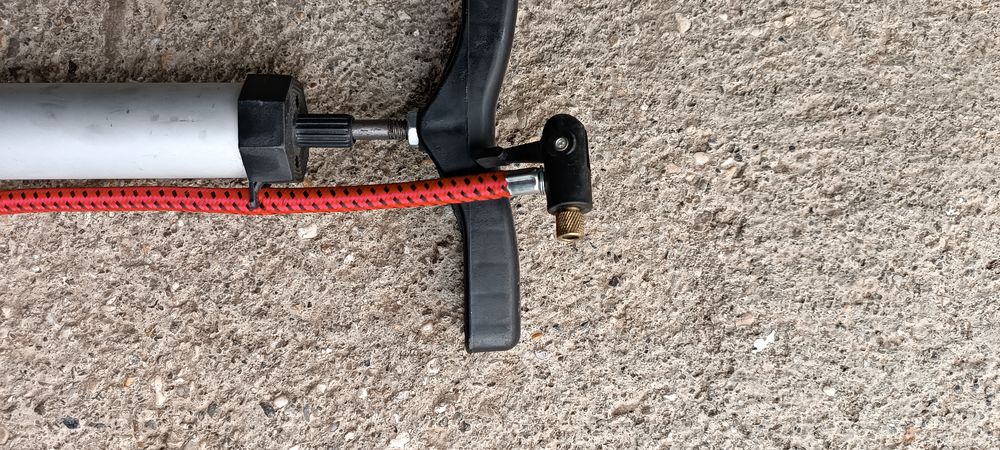 Pompe monzana &agrave; pied avec manom&egrave;tre Vlos