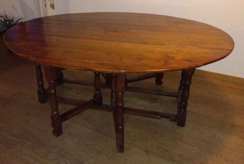 Belle table  manger avec 8 chaises - bois massif 490 Grilly (01)