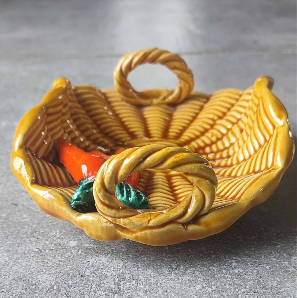Barbotine "Panier carottes"Vallauris 