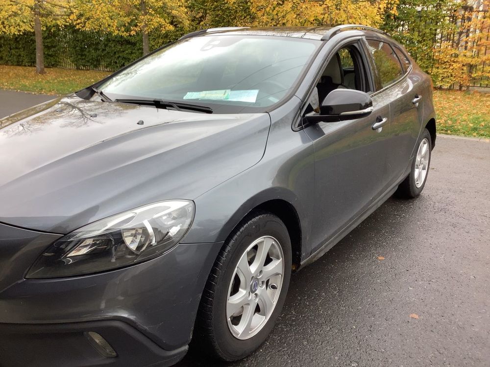 V40 Cross Country D2 115 Momentum 2014 occasion 44320 Saint-P&egrave;re-en-Retz