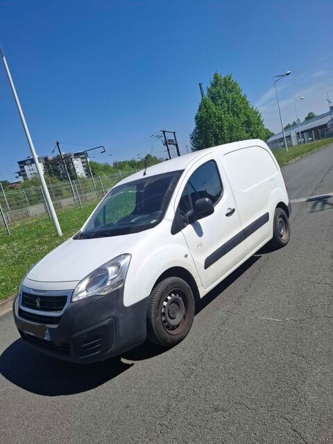 Peugeot Partner PARTNER FOURGON STANDARD 650 KG BLUEHDI 75 BVM5 PREMIUM 2017 occasion Vieux-Reng 59600