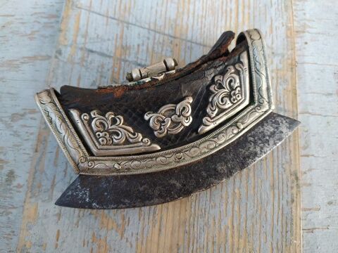 Ancien Briquet Tib�tain Cuir M�tal Argent� Tibet N�pal 
120 Loches (37)