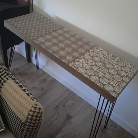 Petite console type scandinave plateau motifs marron, 70 de  40 Saint-Rambert-d'Albon (26)