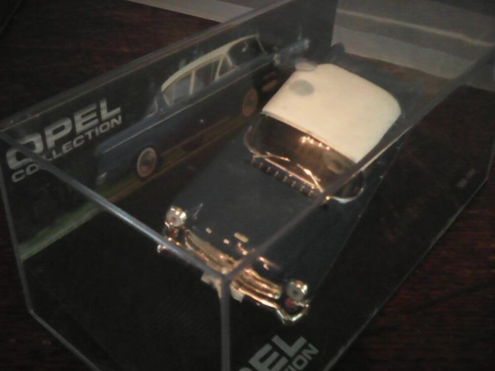 Voiture Opel Ragiter PI Limousine Mod&egrave;le r&eacute;duit 