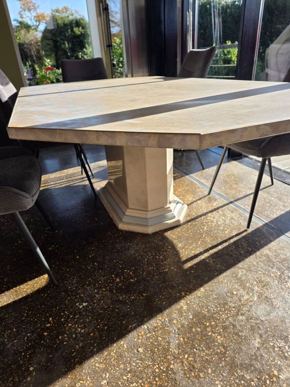 Table en pierre Meubles