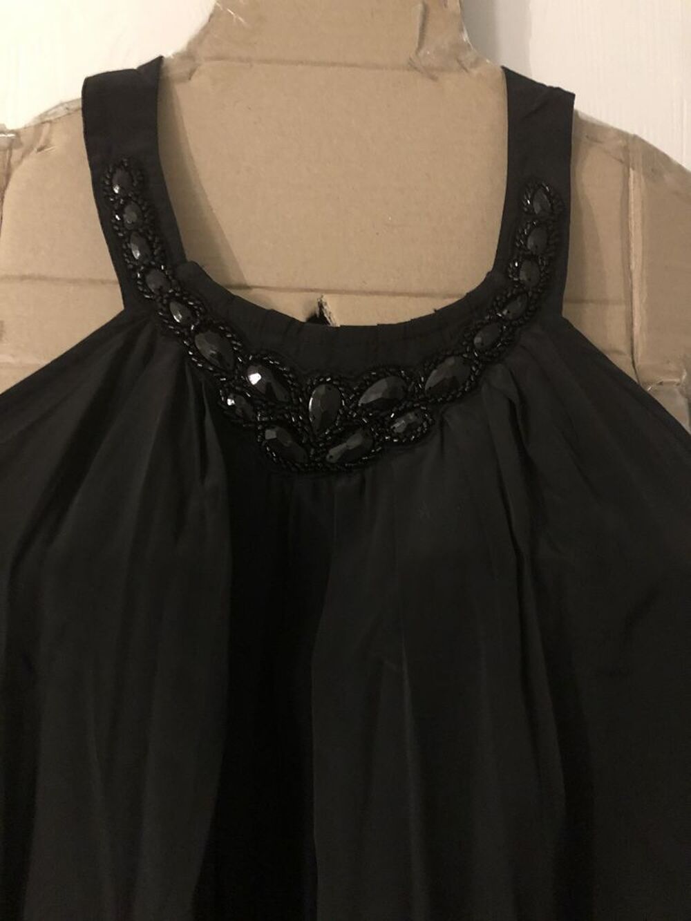robe noire NEUVE T 44 Vêtements