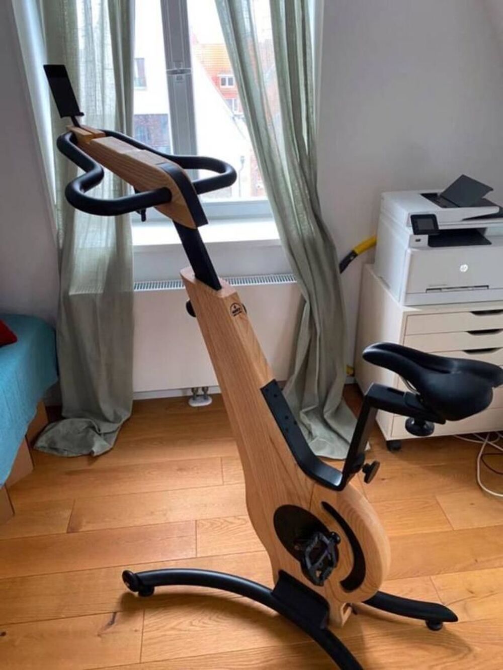 V&eacute;lo d'entra&icirc;nement NOHrD en fr&ecirc;ne avec support Sports