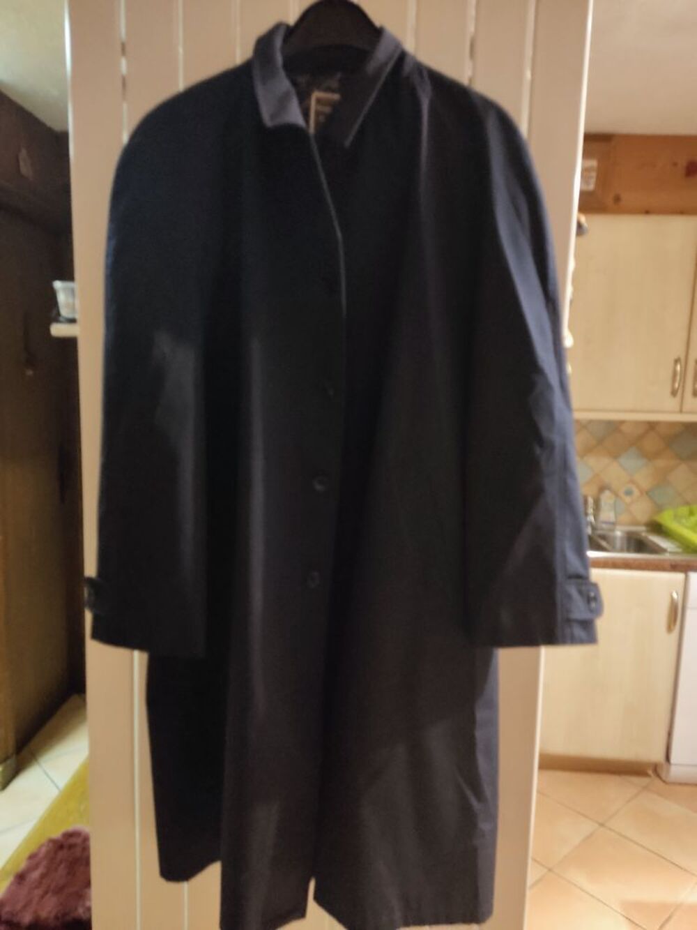 Gabardine bleu fonc&eacute; neuve Vêtements