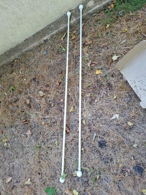 2 tringles blanches embout rond neuves 15 Montacher-Villegardin (89)