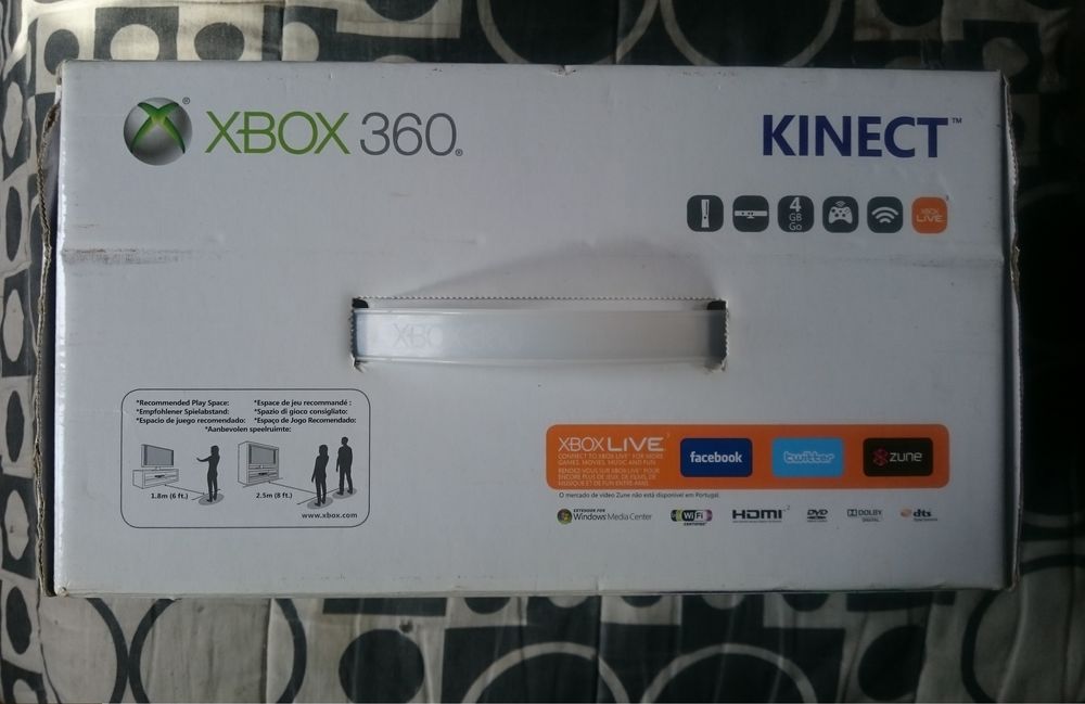 Xbox 360 Slim Noir 4GO Pack Kinect Adventure Consoles et jeux vidéos