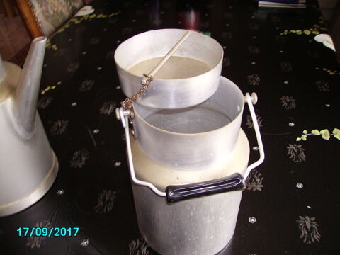 Pot � lait avec couvercle 30 Florange (57)